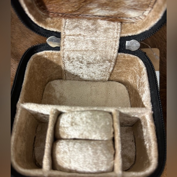 Jewelry box with hair on hide and saddle blanket - Picture 7 of 8